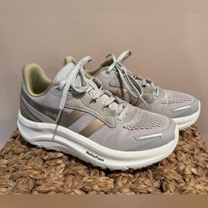 Gola Versis Tempo Size 8 Gray and Gold Athletic Shoes
